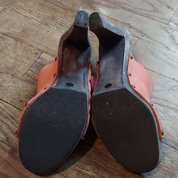 4 For $12 Gianni Bini Orange Mules with Decorative Buckles - Picture 9 of 12